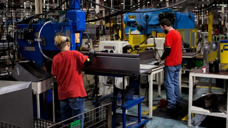 ABD’de imalat PMI 2025’i en düşük seviyede kapattı