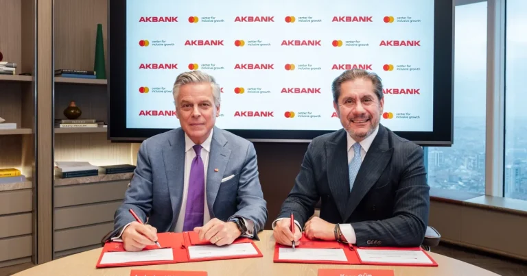 Akbank, Kadın KOBİ’lerin Dönüşümüne Liderlik Ediyor