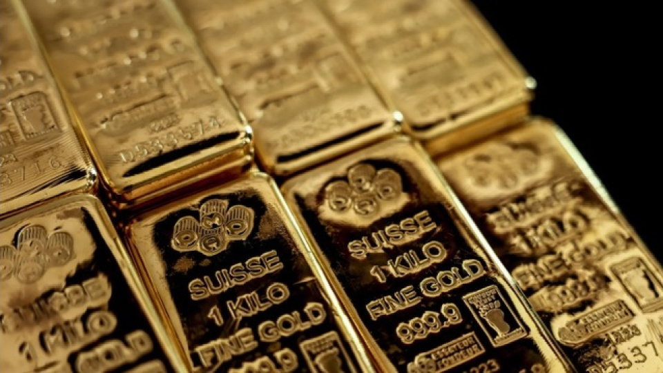 Altında baskı sürüyor