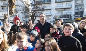 Balçova’da Kar Şenliği Coşkusu: Başkan Onur Yiğit Çocuklarla Kar Sevincine Ortak Oldu