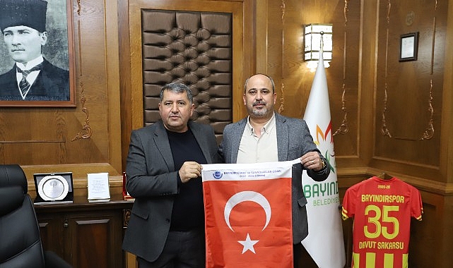 Bayındır Belediye Başkanı Davut Sakarsu, Bayındır Esnaf ve Sanatkarlar Odası Başkanı Enis Macit ve yönetim kurulu üyelerini makamında ağırladı.