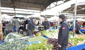 Burhaniye Belediyesi Zabıta Ekipleri Pazar Denetimlerini Sürdürüyor