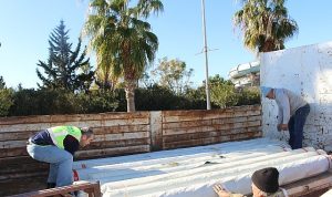 Büyükşehir Belediyesi’nden hortumdan zarar gören üreticiye destek