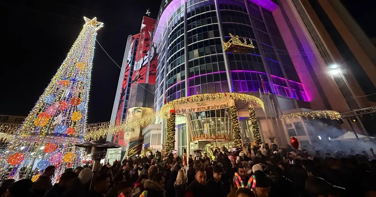 İzmitliler 2026’ya Belsa Meydanında ‘Merhaba’ Dedi