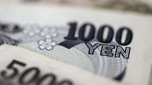Japonya’da erken seçim spekülasyonları ile yen düşüşte