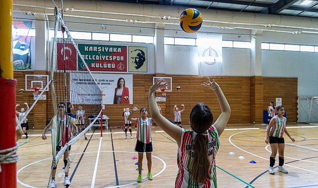Karşıyaka Belediyesi’nden voleybol turnuvası