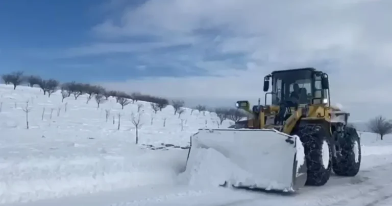 Malatya Büyükşehir Ekipleri 1527 Kilometre Yolu Ulaşıma Açtı