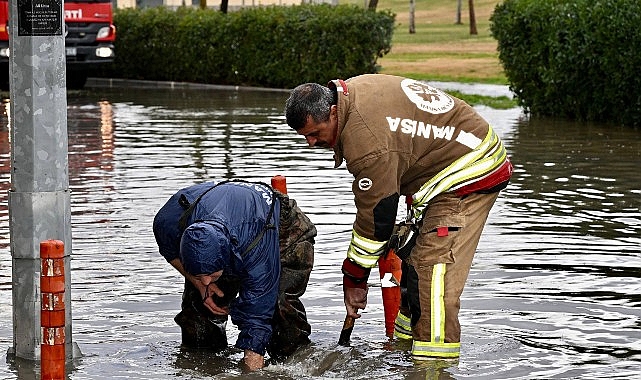 Manisa’da Sağanak Mesaisi: Büyükşehir ve MASKİ Sahada