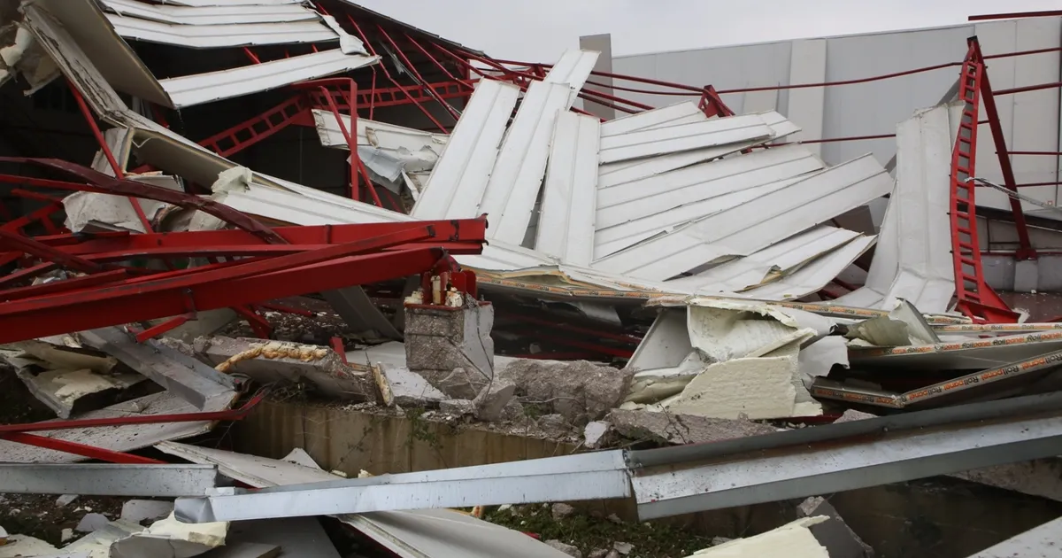 Nilüfer’de İki Kaçak İş Yeri Yıkıldı