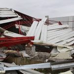 Nilüfer’de iki kaçak iş yeri yıkıldı