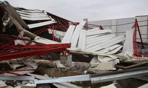 Nilüfer’de iki kaçak iş yeri yıkıldı