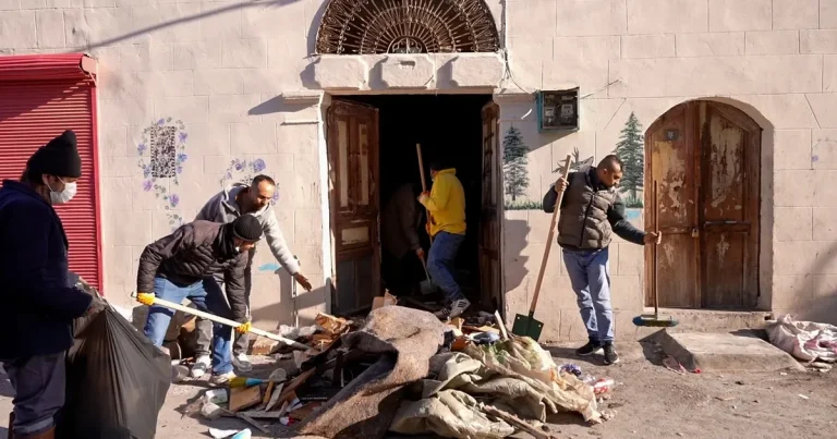 Tarsus’ta Halk Sağlığını Tehdit Eden “Çöp Ev” Temizlendi