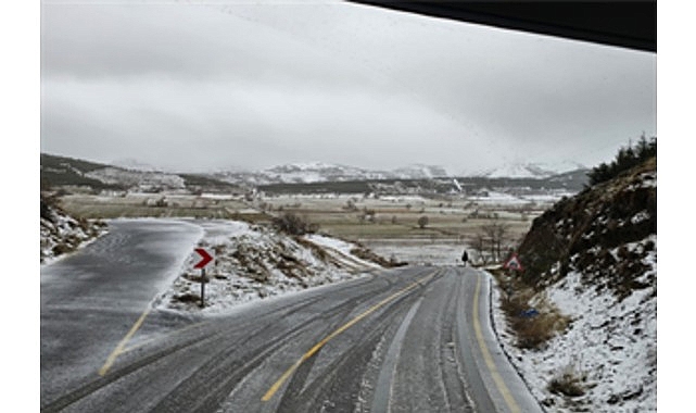 Yağışlı haftada kar ve buzlanmalara karşı çalışmalar sürüyor