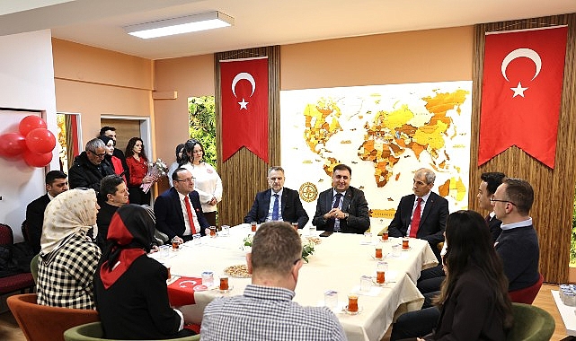 Bayrampaşa’da ikinci dönem bayrak sevgisiyle başladı