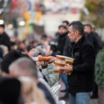 Büyükşehir iftar sofrasını bu kez Karşıyaka’da kurdu