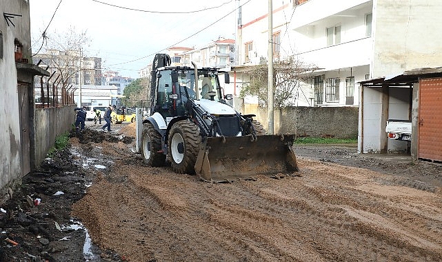 Edremit’te yol seferberliği: 14 ekip aynı anda sahada