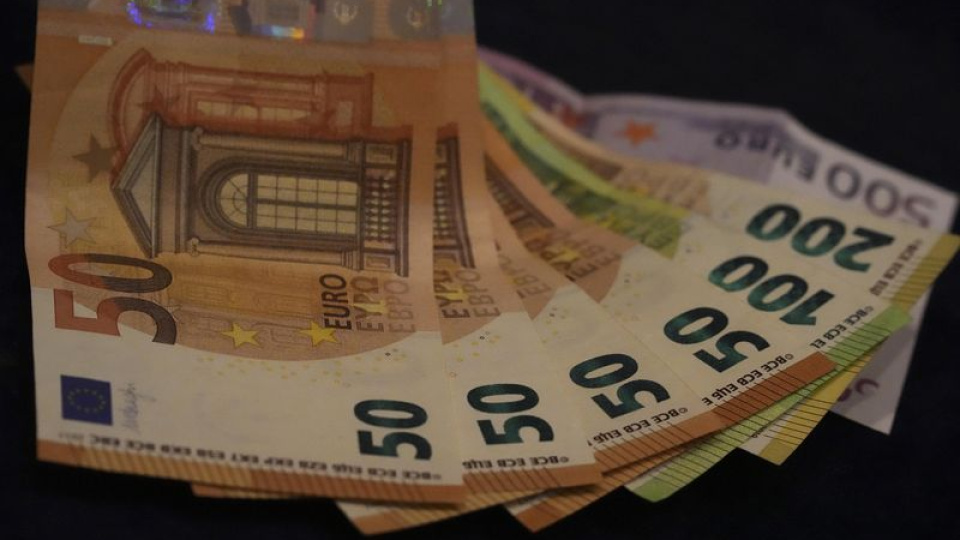 Hazine’nin euro tahviline üç katı aşan talep