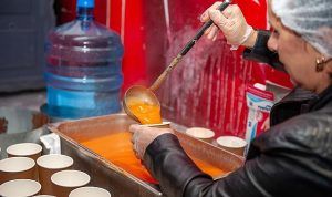 Karşıyaka Belediyesi’nden 30 bin kişiye sıcak çorba ikramı