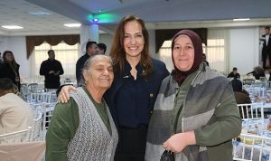 Karşıyaka’da ilk iftar sofrası Cumhuriyet Mahallesi’nde kuruldu