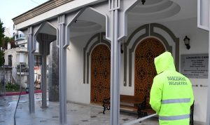 Narlıdere Belediyesi’nden Camilerde Temizlik Çalışması