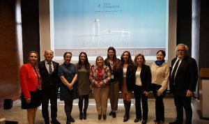 Sağlık çalışanlarının aşılanması ile rol model oluşturulmalı