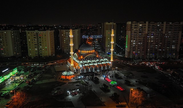 Başkan Pekyatırmacı Kadir Gecesi’nde Vatandaşlarla Selçuklu Merkez Camii’nde Buluştu