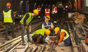 Bornova’da metro hattında raylar yenileniyor