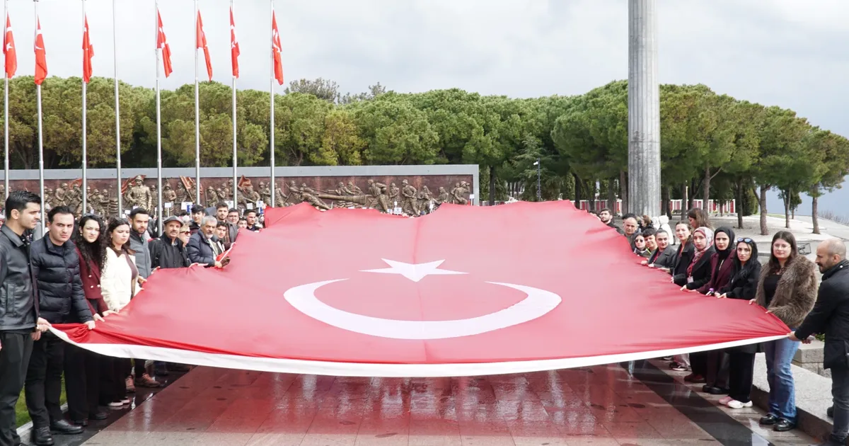 Çağdaş Gençlik 17. Şehitler Abidesi Çanakkale Buluşması Gerçekleştirildi