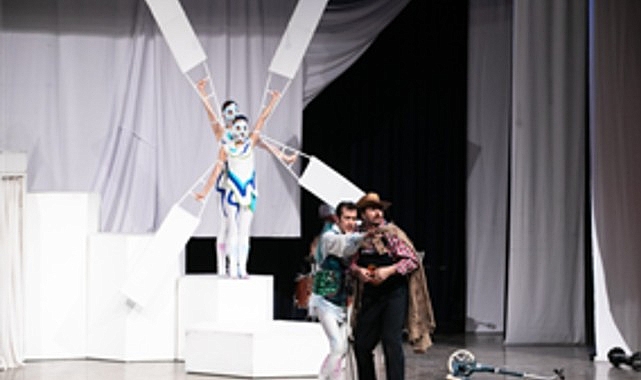 “Don Kişot” minik izleyicileri büyüledi