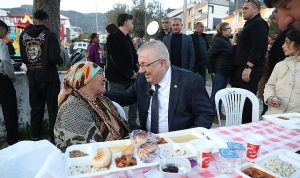 Edremit Belediyesi iftar sofraları Altınoluk’ta kuruldu