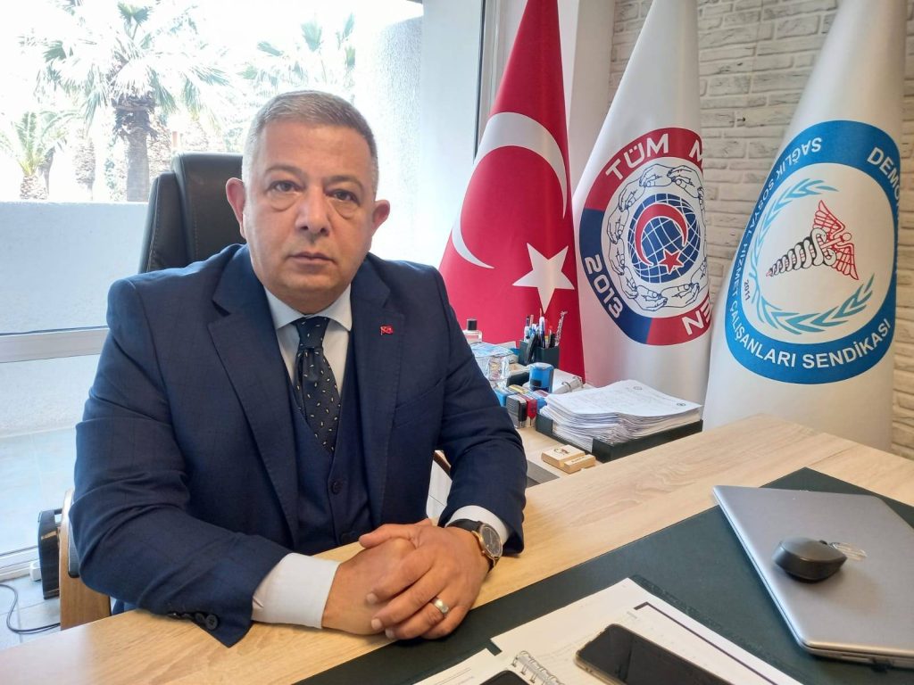 Hangi sendika memura bavul dağıttı?