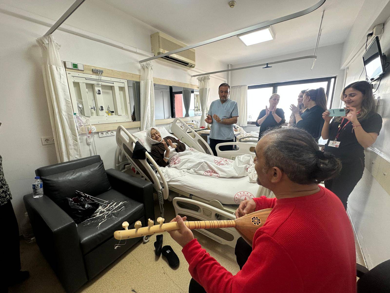 Hastalara Türkülü Moral: Palyatif Serviste Duygulandıran Etkinlik