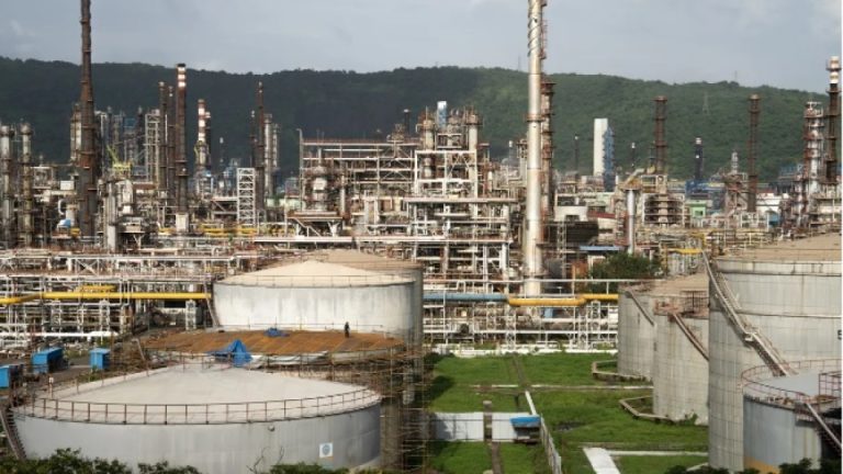 Hindistan Rusya’dan petrol alımını ikiye katladı