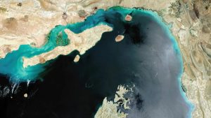 İran Hürmüz Boğazı’ndan geçmeye çalışan bir petrol tankerini vurdu