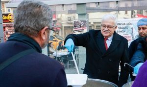 Kadir Gecesi İftarında Burhaniyeliler Cumhuriyet Meydanı’nda Buluştu