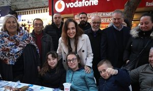 Karşıyaka Çarşı’ya dev sofra: 5 bin kişi iftarda buluştu!