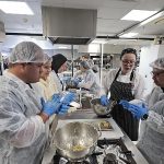 Konak’ın temiz kalpli şeflerinden down sendromuna ‘tatlı’ farkındalık