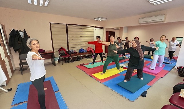 Konak’tan İleri Yaş’a sağlıklı mola: Yoga kursuyla zinde kalıyorlar