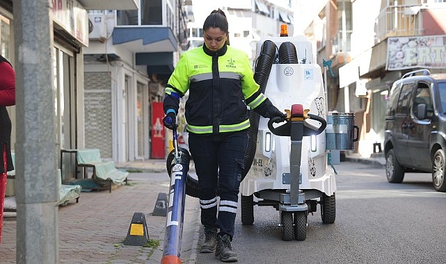 Konak’tan temizliğe pratik çözüm: Filler görev başında