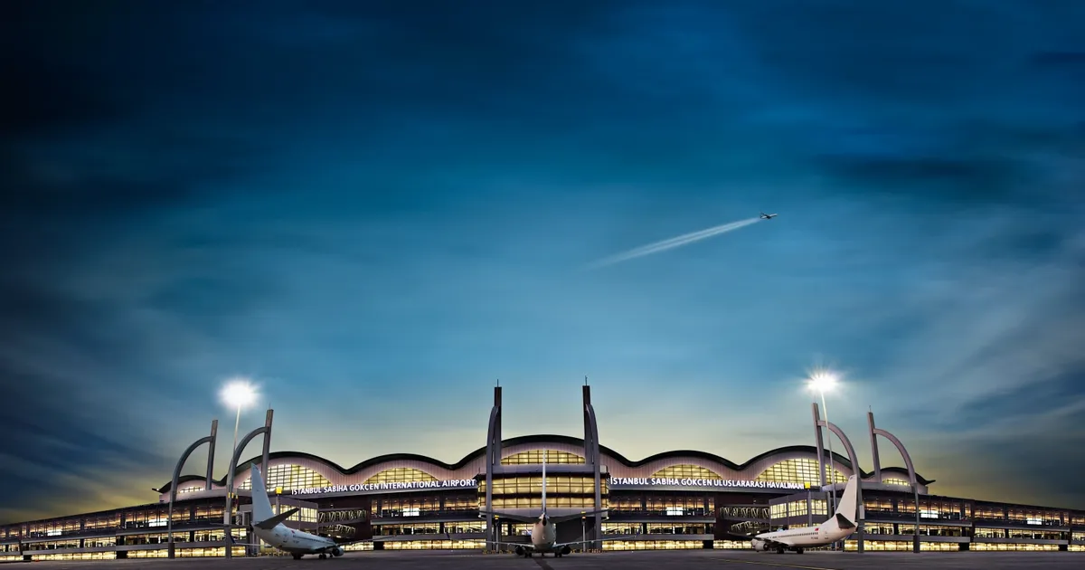 Sabiha Gökçen’de Uçuş Krizi: Sis Nedeniyle Onlarca Sefer İptal, Yolcular Saatlerce Bekledi