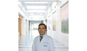 Saç telinden ince dikişlerle sinir sıkışmasına hassas çözüm