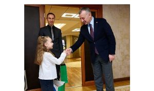 Başkan Büyükakın, koltuğu çocuklara bıraktı