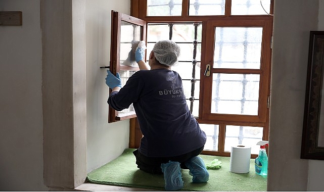 Başkan Çerçioğlu’nun Öncülüğünde Camilerde Temizlik Çalışmaları Sürüyor