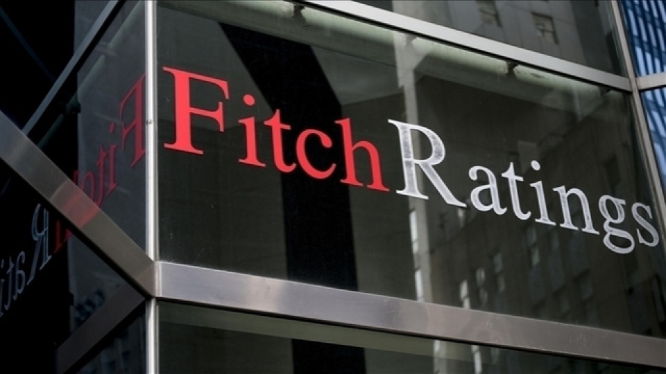 Fitch, Türkiye’nin kredi görünümünü durağana çevirdi