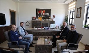 Geyve Belediye Başkanı Selçuk Yıldız’dan Okullara Moral Ziyareti: Öğretmenlere Gül, Öğrencilere Başarı Dileği