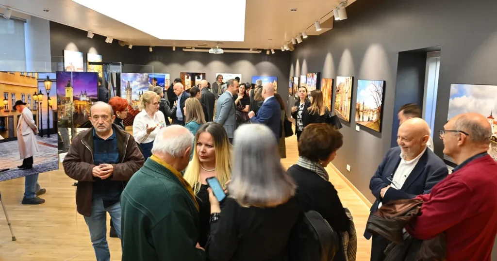 İzzet Keribar’dan Zamansız Bir Yolculuk Sergisi Açıldı