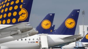 Lufthansa, jet yakıtı krizi nedeniyle 20 bin uçuşu iptal edecek