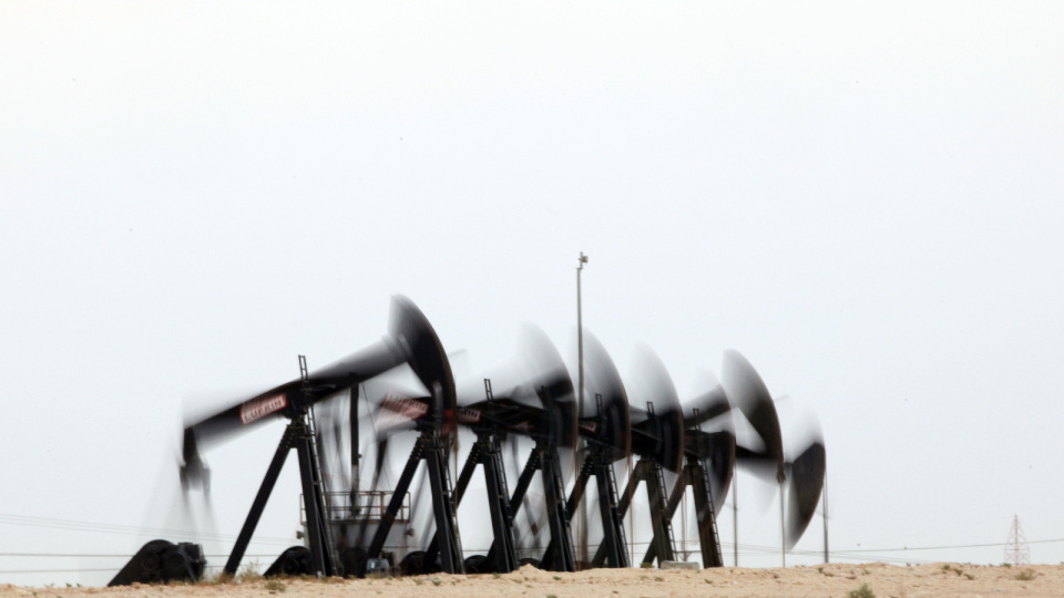 Petrol ateşkes beklentisiyle dengede