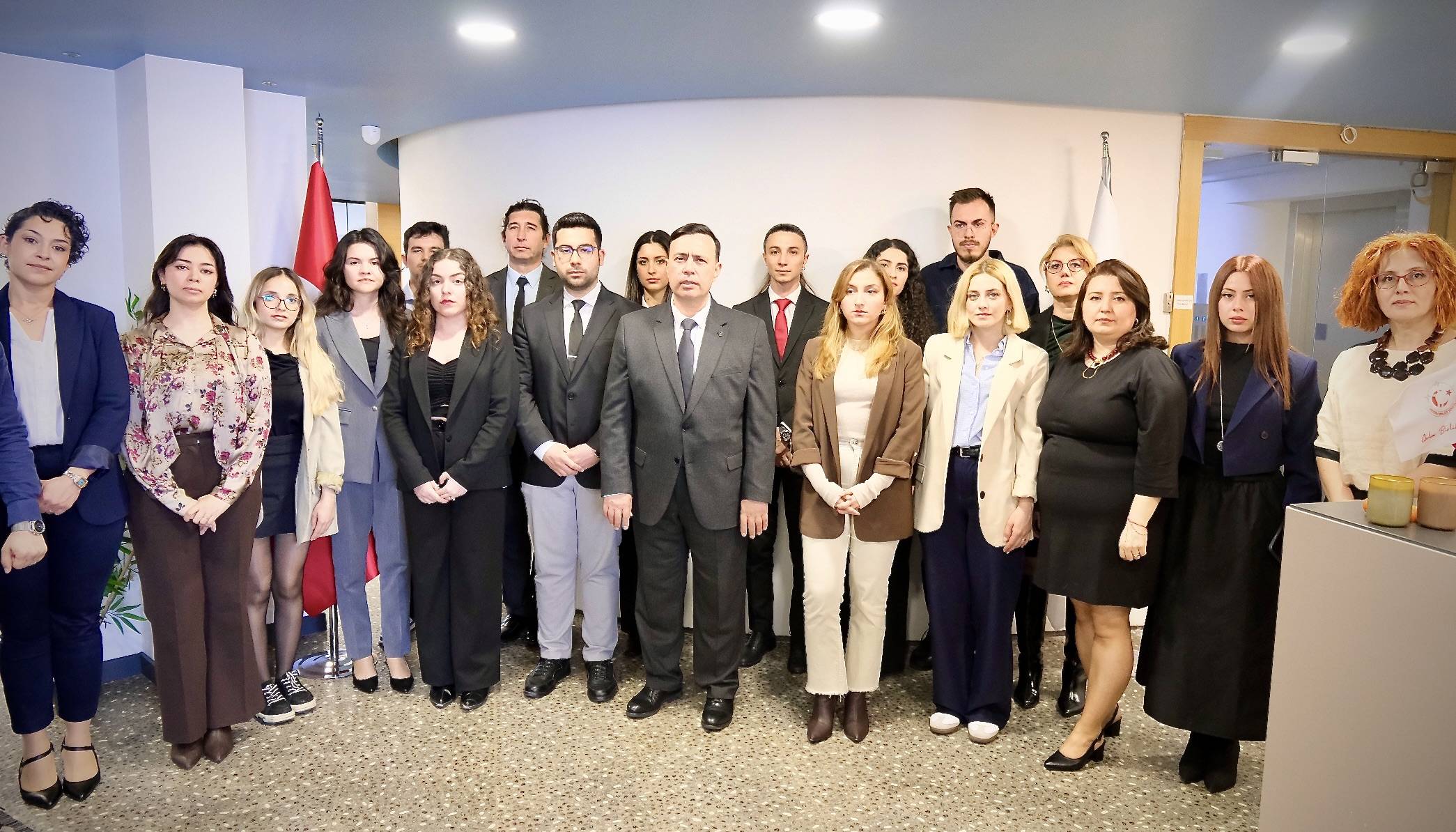 “Şiddet Artık Sınır Tanımıyor: Okullardan Hastanelere”