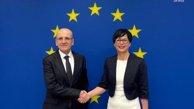 Şimşek, AB Komisyonu Üyesi Kos ile bir araya geldi